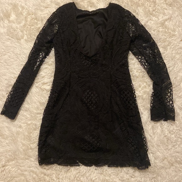 Alexia Admor black V line back lace mini, size S - Picture 2 of 4